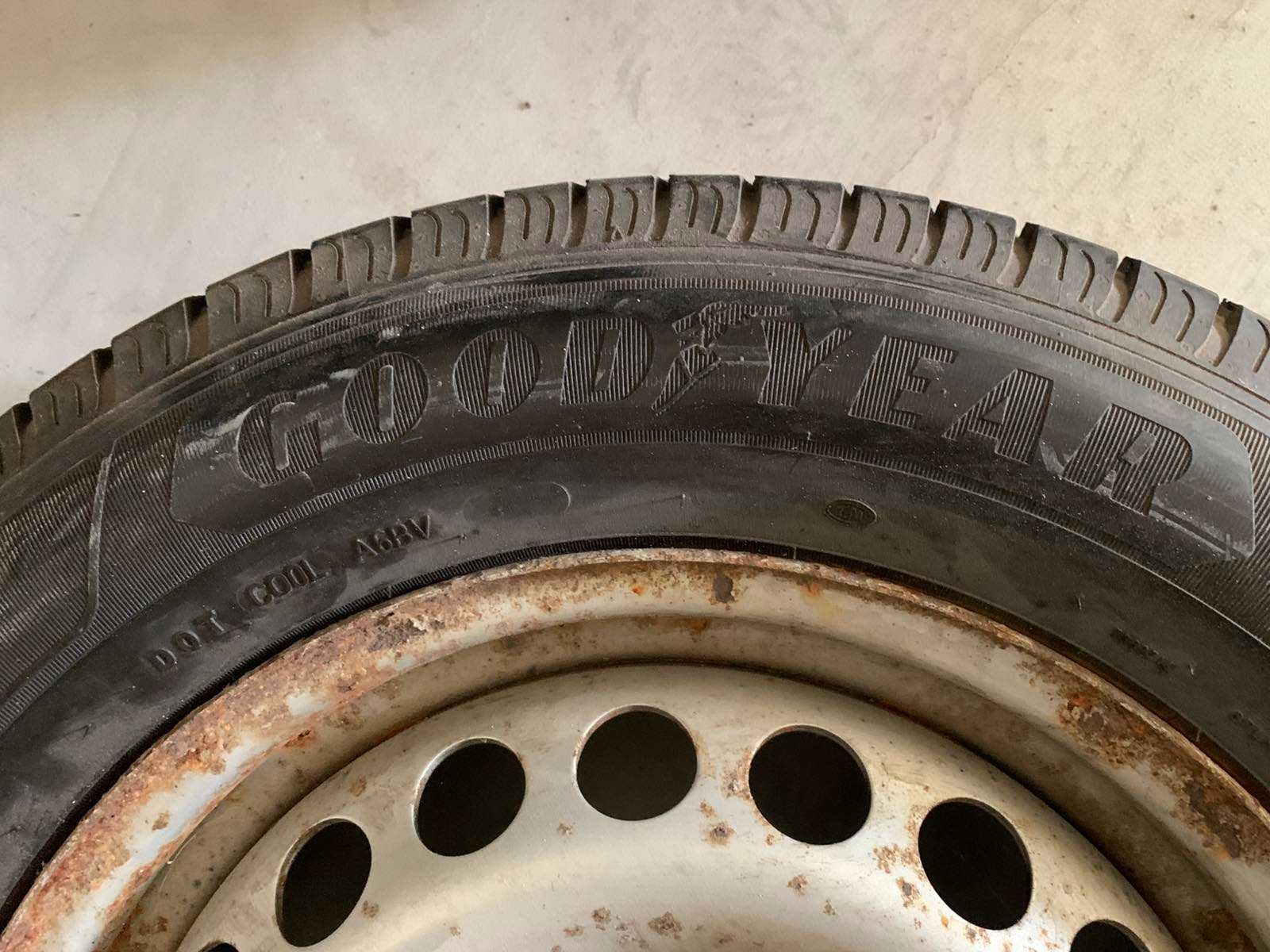 Резина 215/65 R16C	Goodyear на дисках