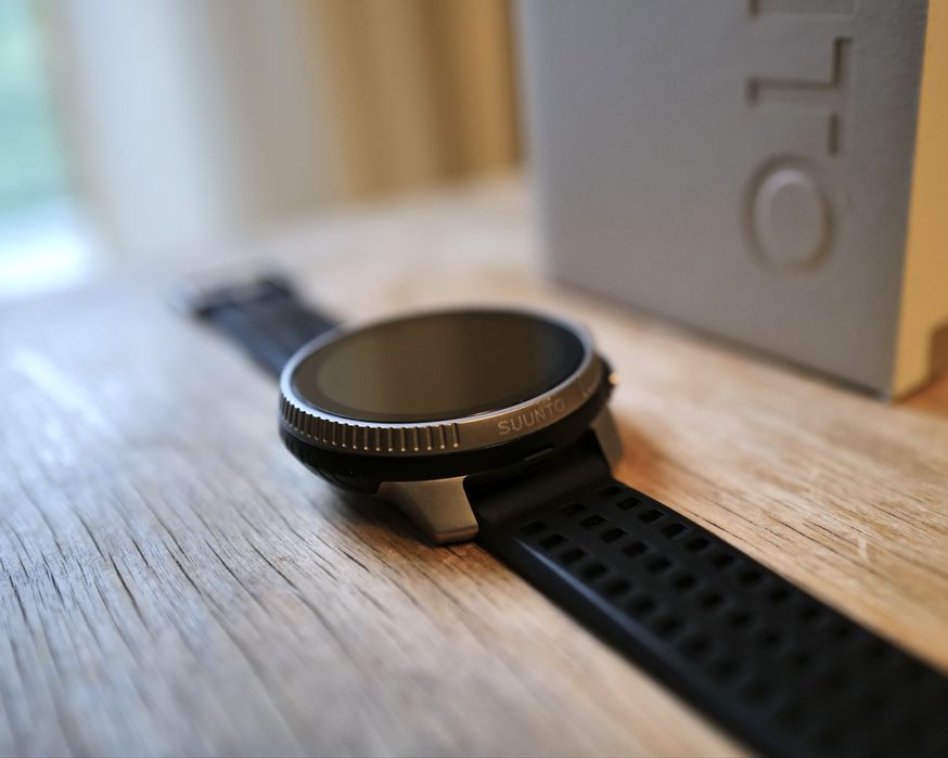 Zegarek sportowy Suunto Race Titanium Charcoal jak Garmin