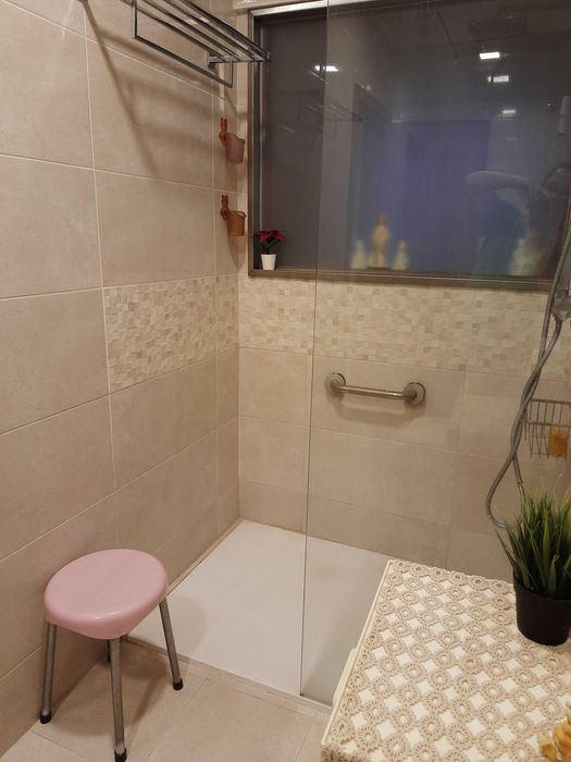 Setúbal - quarto espaçoso, atrás do Alegro, apenas para senhora