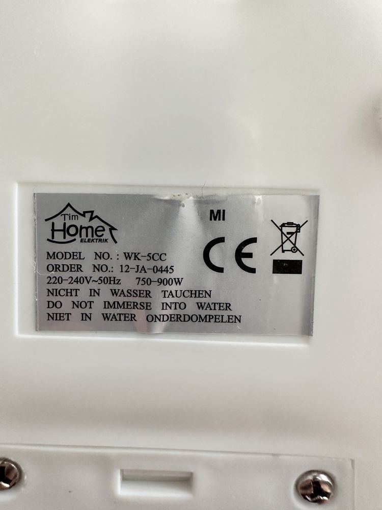 Продам електрочайник на 1 л, пластиковий