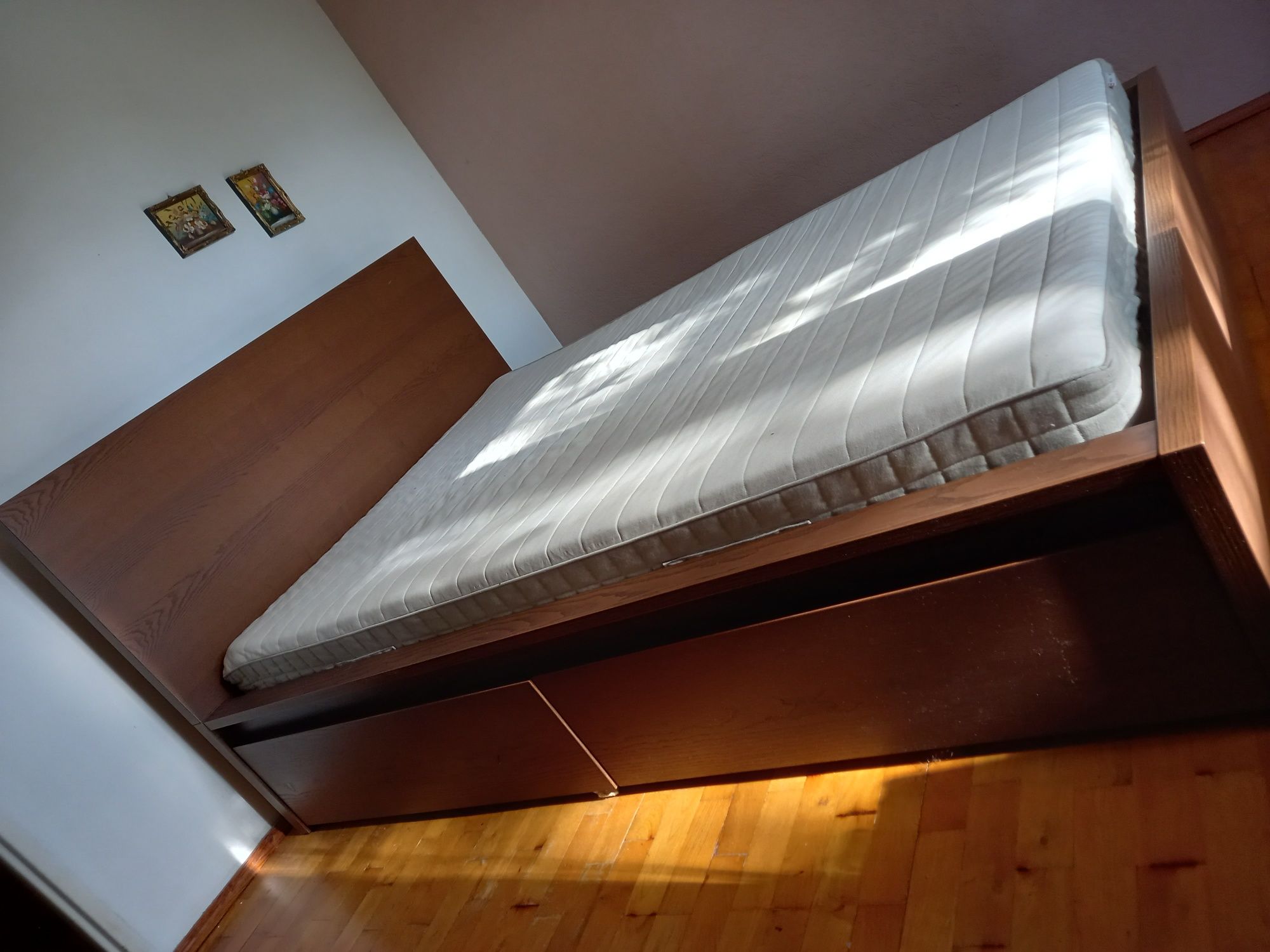 Łóżko IKEA Malm z pojemnikami (szufladami) 140x200