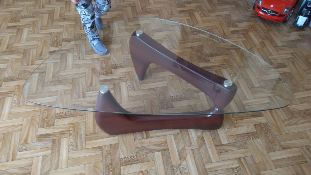 Sprzedam piękną ławe szklaną.