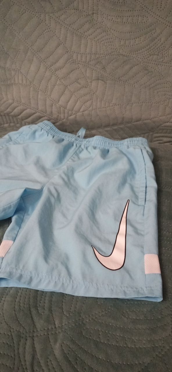 Spodenki chłopięce piłkarskie Nike rozmiar 137-147 cm