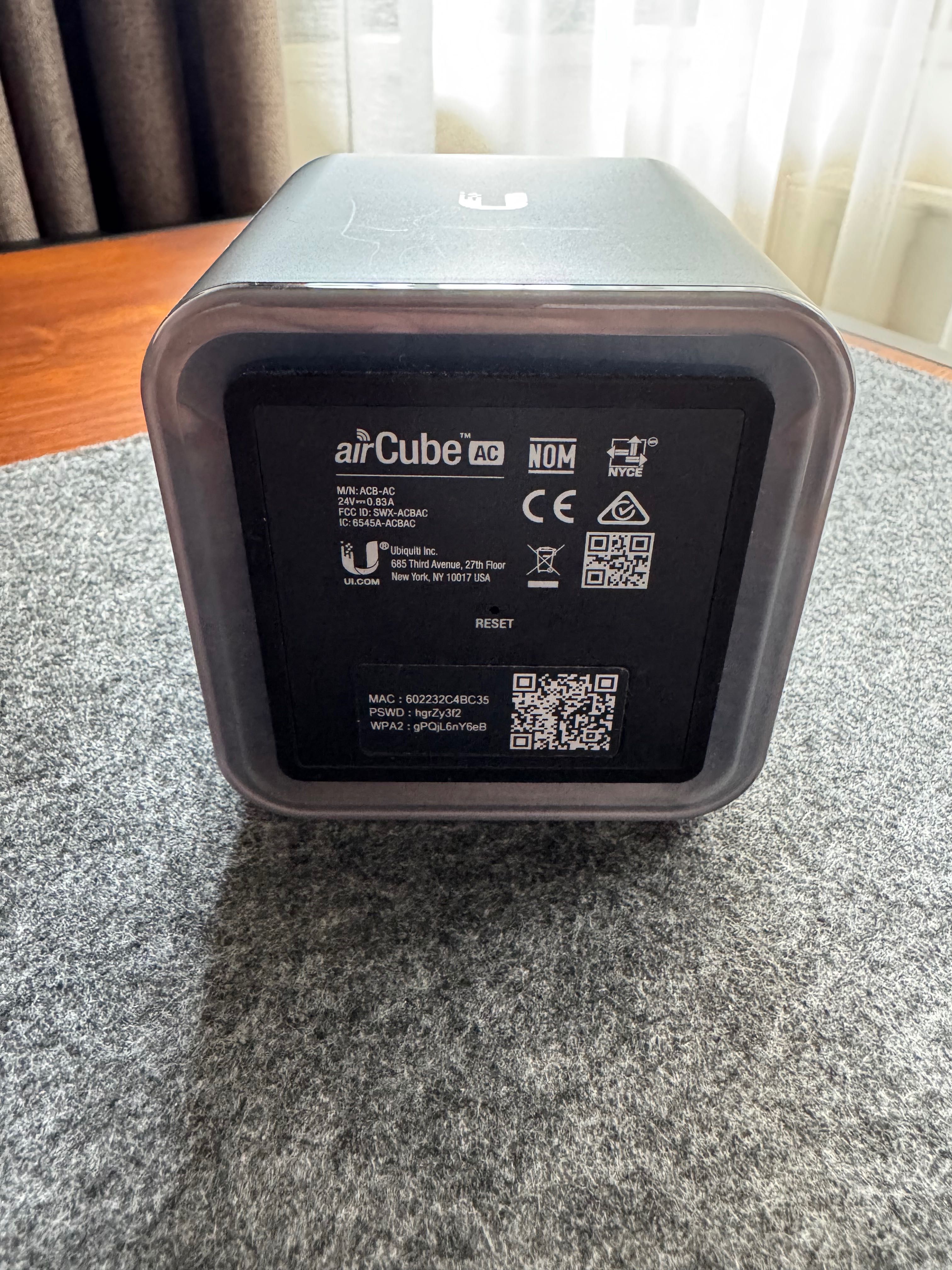 Router z access-point Ubiquiti AirCube AC