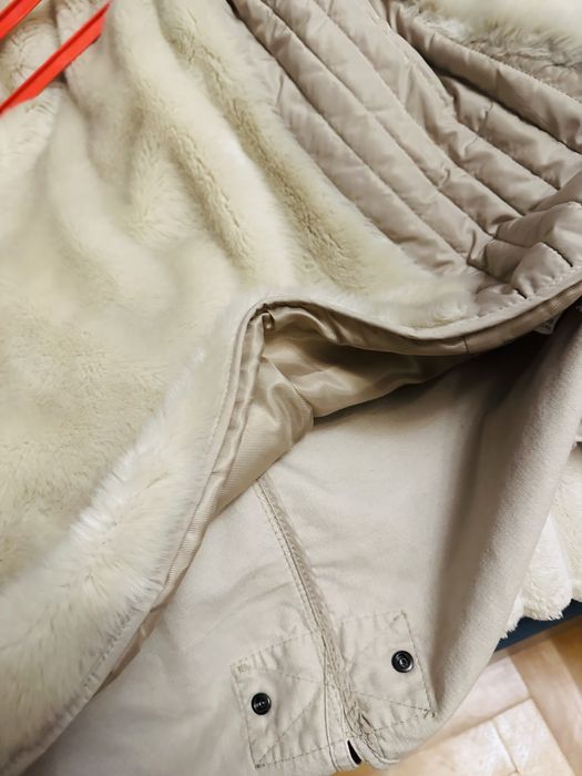 Зимова жіноча курточка Bershka,розмір М