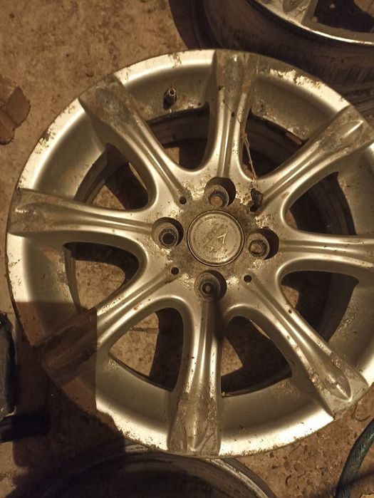 Продам титани r15