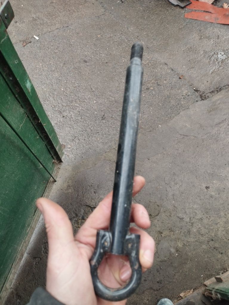 Крюк буксировочний Меган 3