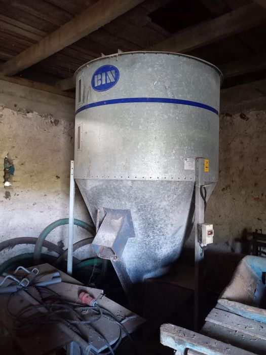 Mieszalnik BIN śrutownik do pasz ssąco z wagą