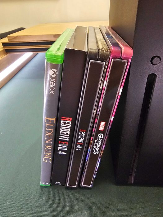 Xbox Series X + Comando + 5 Jogos