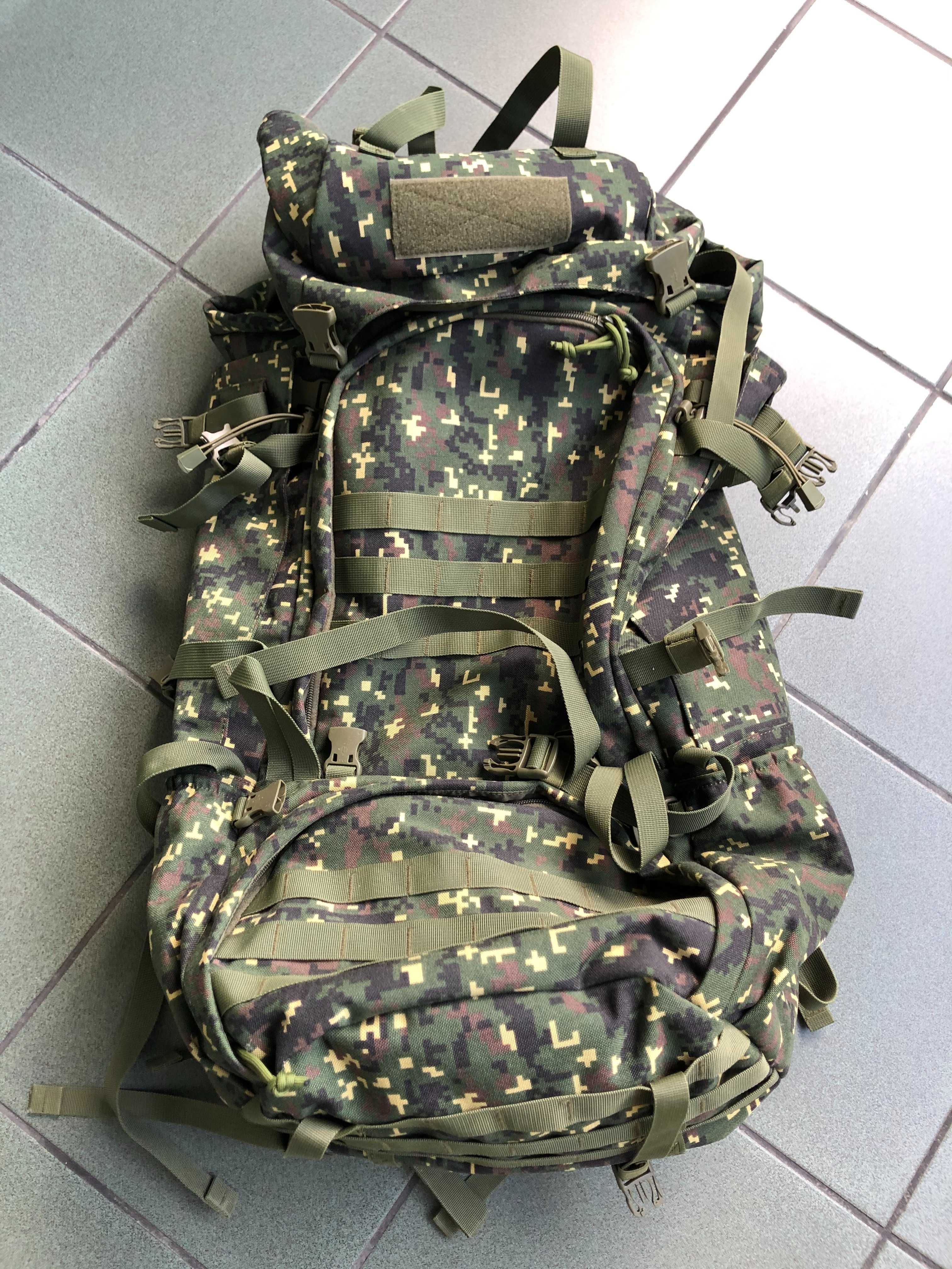 Plecak trekkingowy z fajnym kamuflażem w idealnym stanie, 50 L