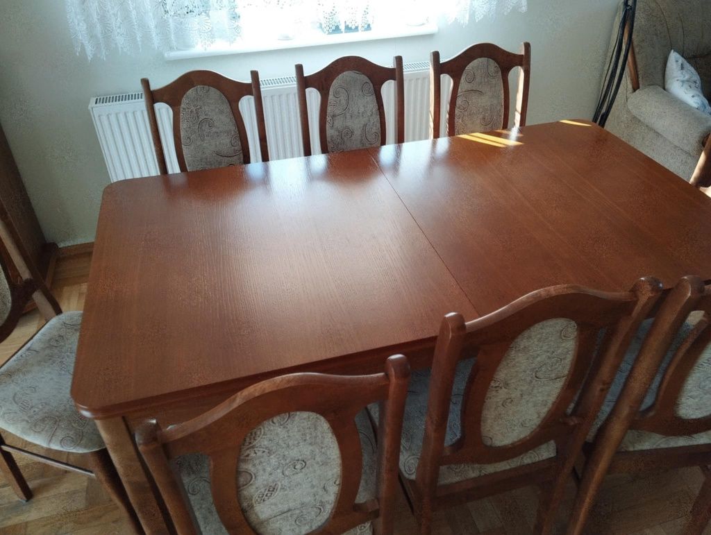 Dębowy stół do jadalni z krzesłami do salonu