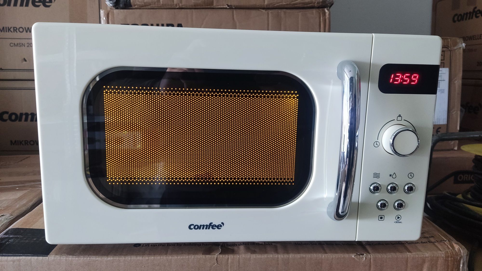 Kuchenka mikrofalowa comfee 800w 20 L Retro