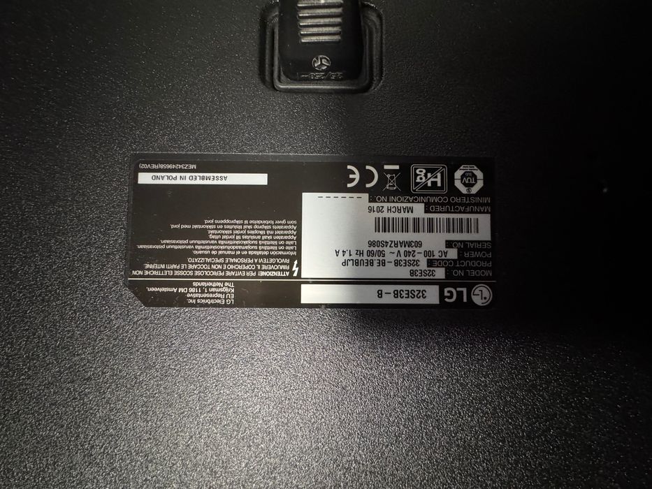 Totem reklamowy pionowy LG 32SE3B‑B 32″monitor reklamowy 24/7 digital