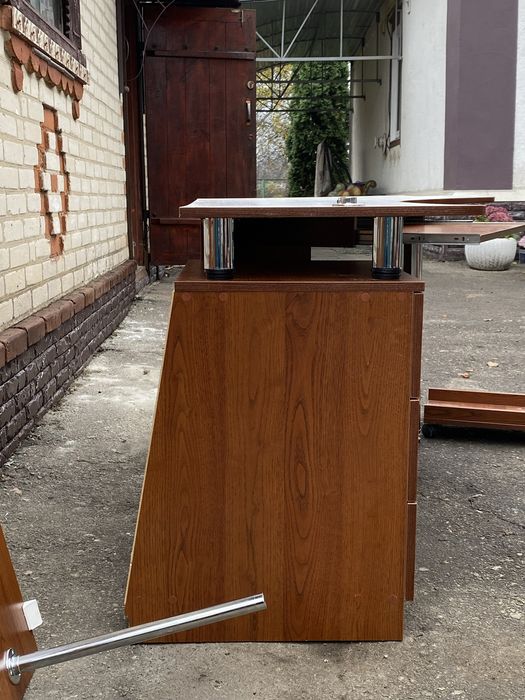 Стіл компьтерний з двома полицями