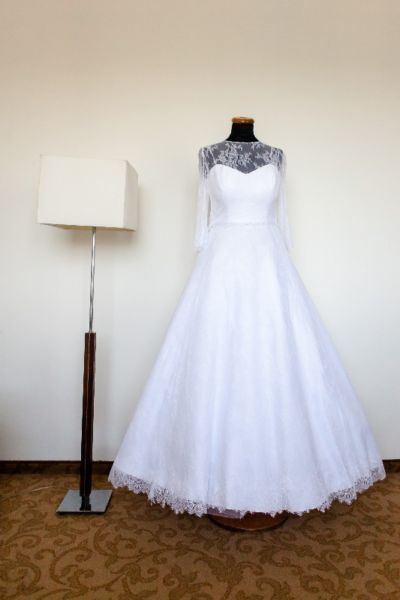Suknia ślubna princess z białej włoskiej koronki PRZEPIĘKNA rozm 38