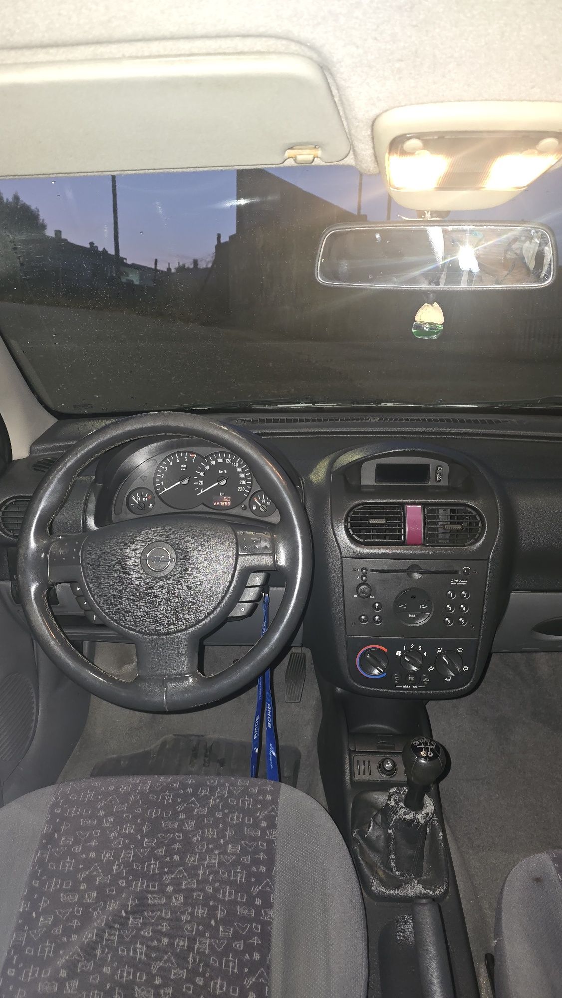 Opel Corsa 1.2 (2001) – Ideal para o Dia a Dia!