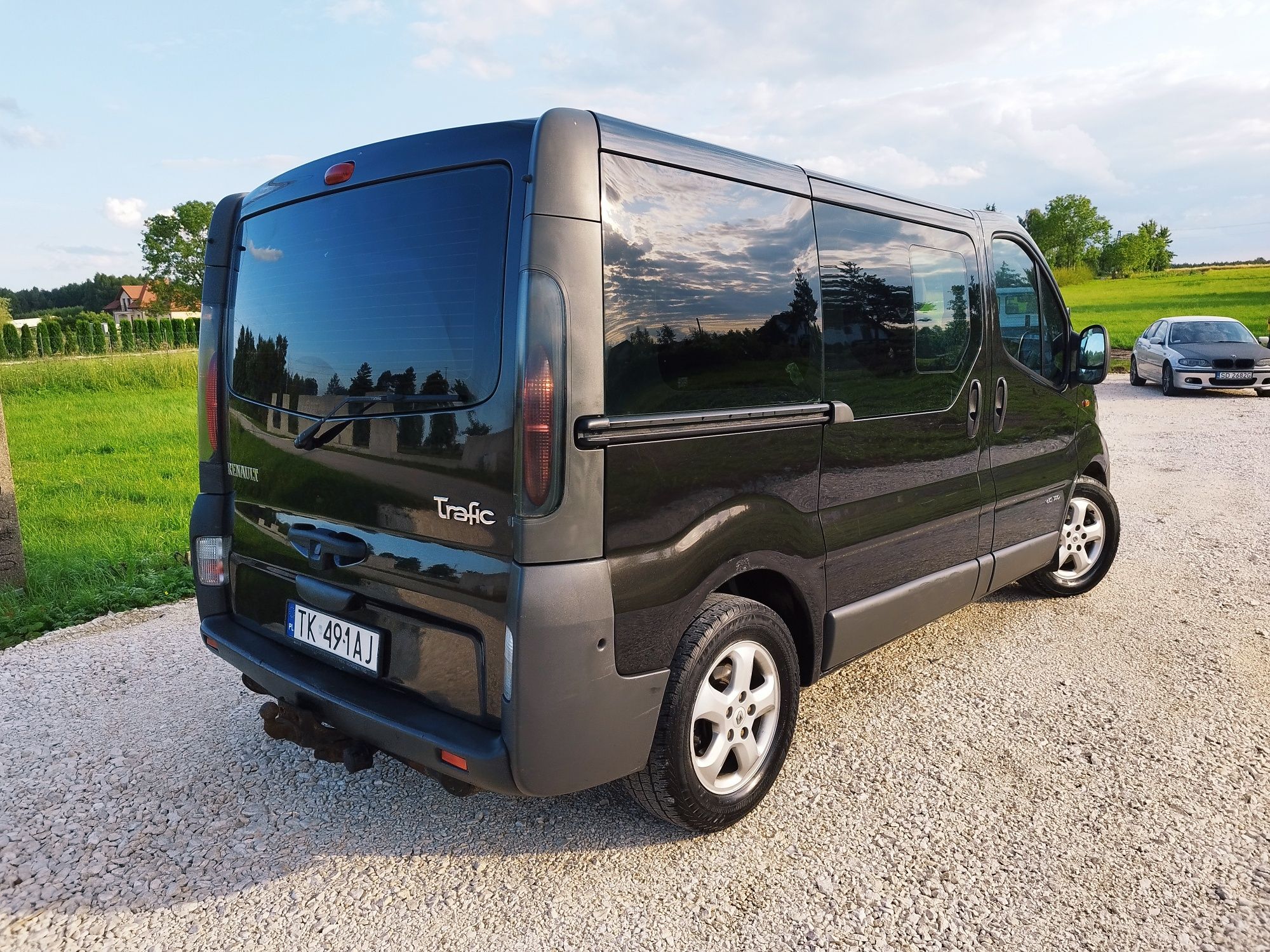 Renault Trafic 2.5DCi 140 9 Osobowy Klima Alufelgi Zadbany