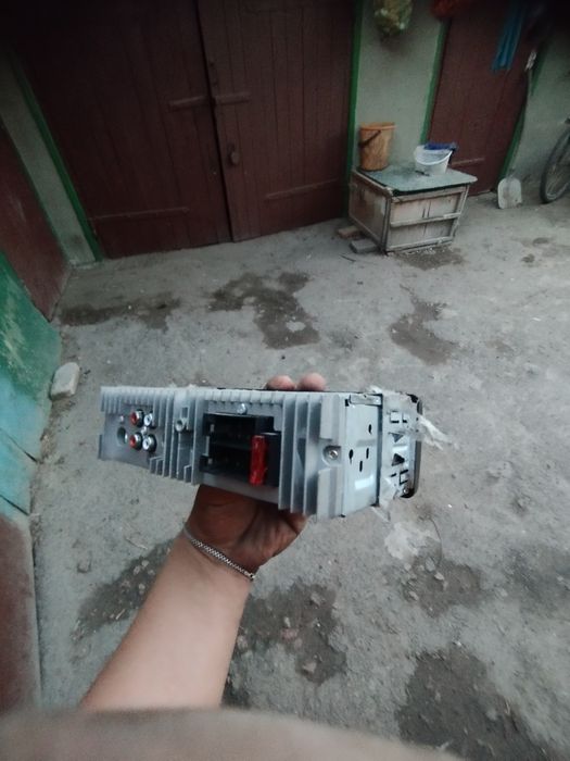 Продам динаміки з магнітолою!