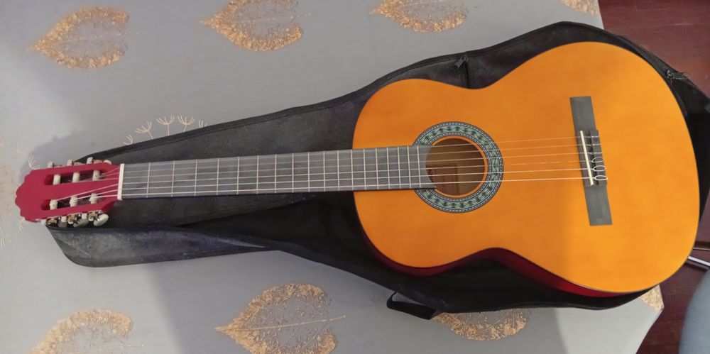 COMBO: 2 Guitarras acústicas Starone e 1 ukulele Harley benton