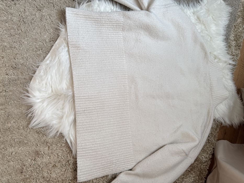 Bialy Sweter Reserved