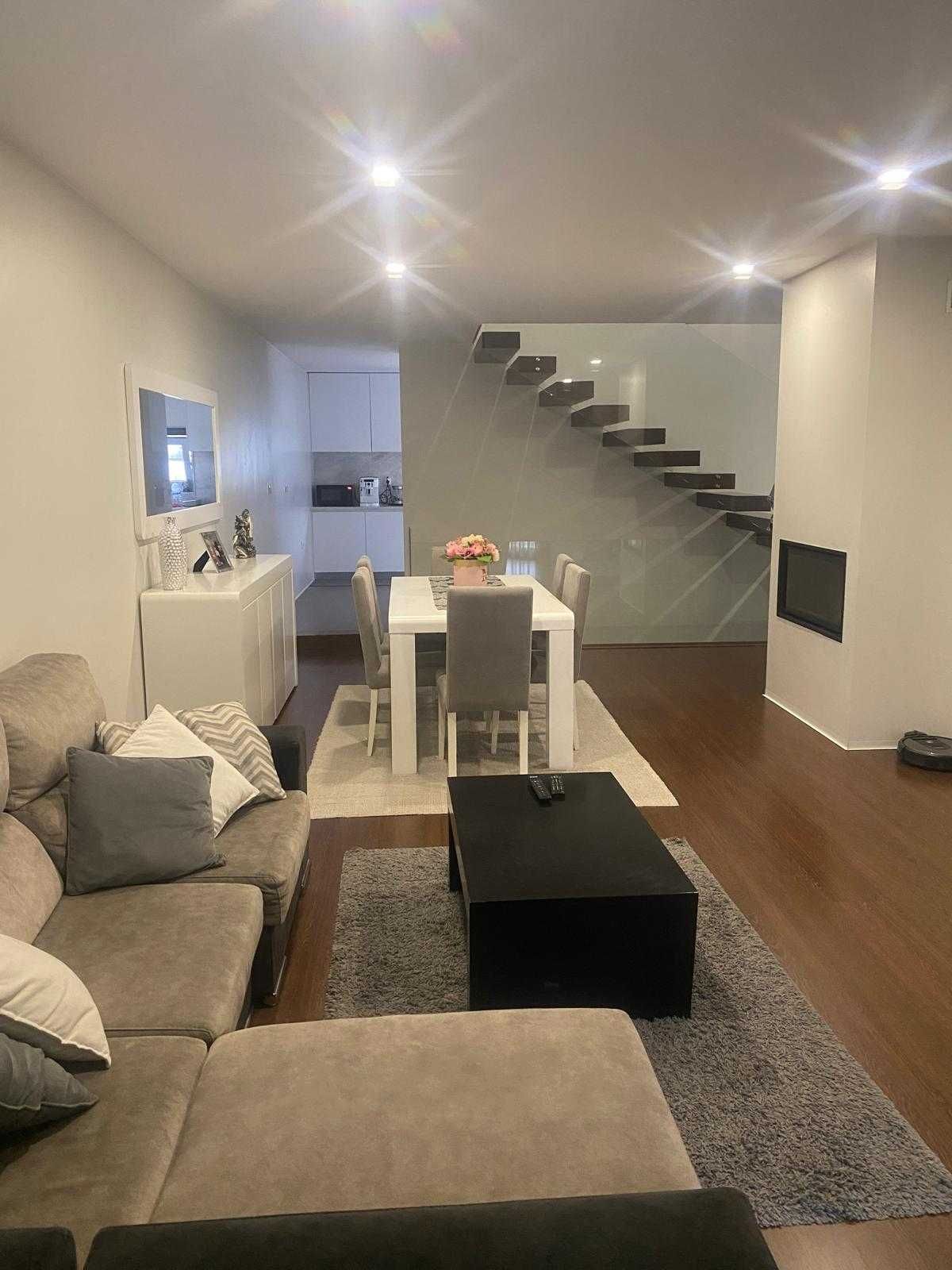 Casa T4 com piscina