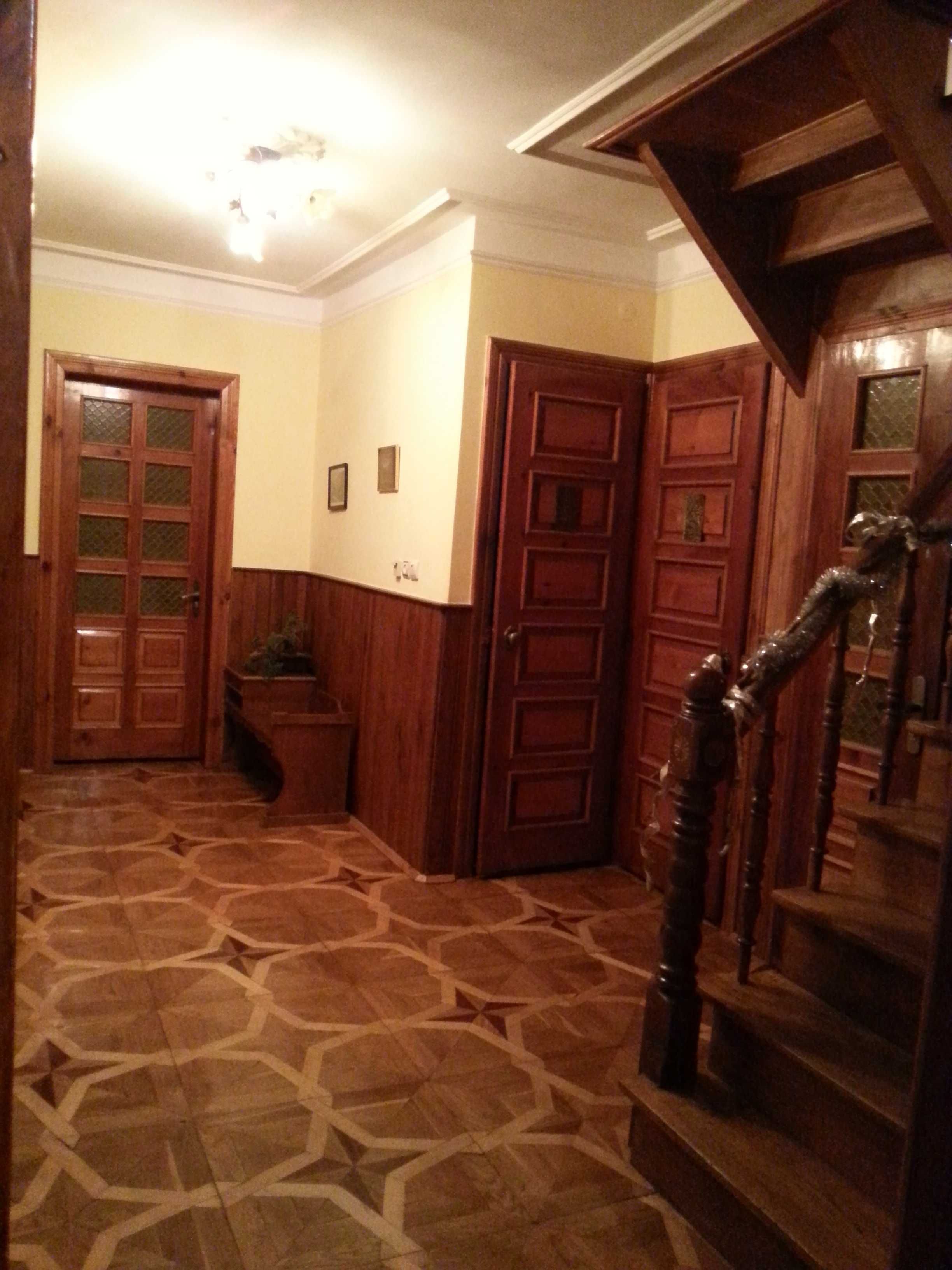 Продається будинок у Львові з ліфтом 15хв.від центру