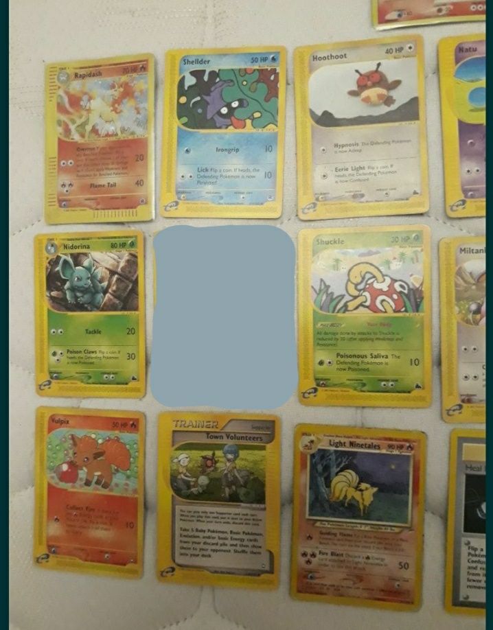 21 cartas pokemon com holo, charizard, eevolutions