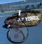 Mala de Tênis Yonex Osaka Pro 6 (Preta/Dourada/Roxa)