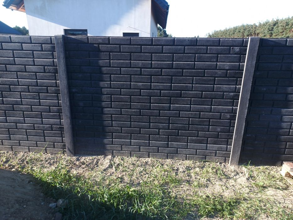 Panele ogrodzeniowe, słupki ogrodzeniowe, podmurówka betonowa