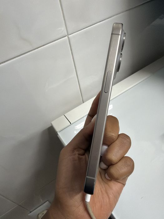 Iphone 15 pro cinza/256 GB