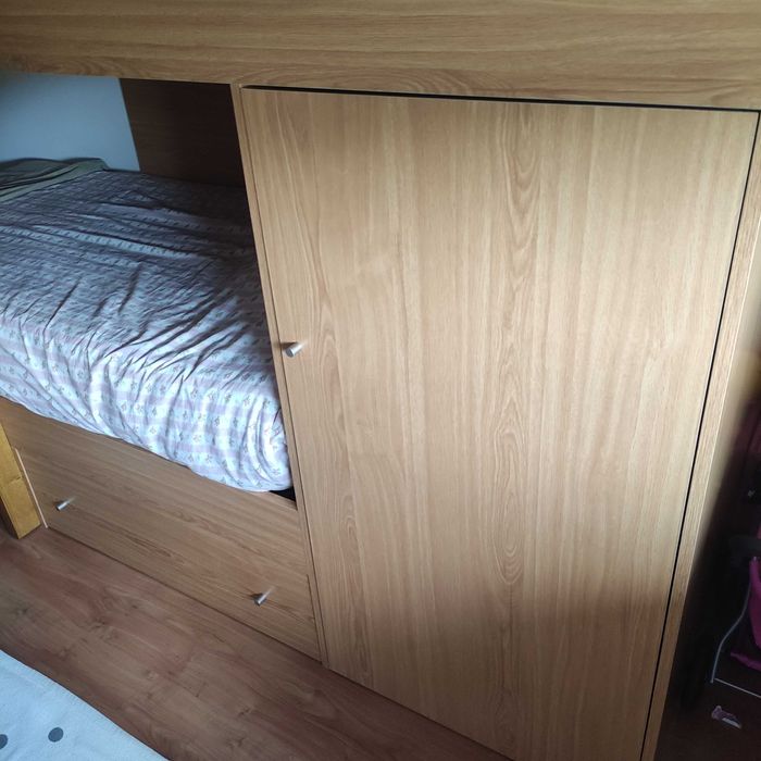 Beliche sem colchões com arrumação