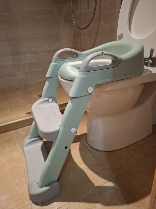 Дитяче сидіння зі сходом з унітазу