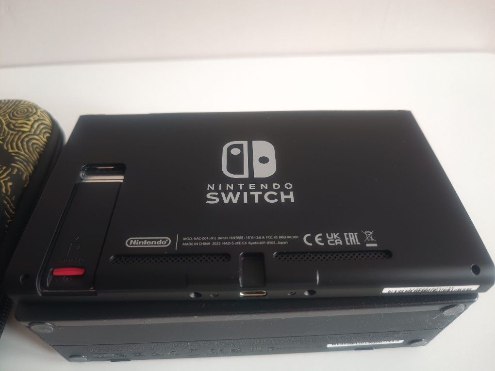Nintendo Switch v2 + dock + etui