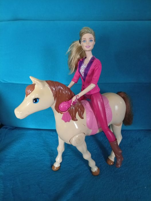 Koń dla barbie razem z lalką