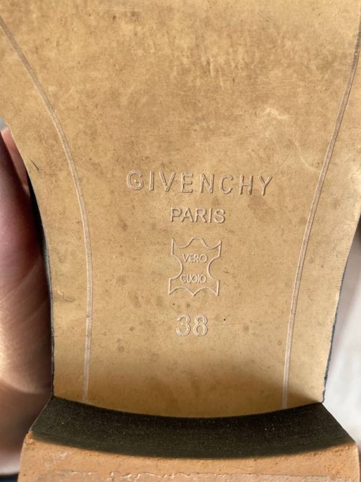 Продам жіночі ботинки