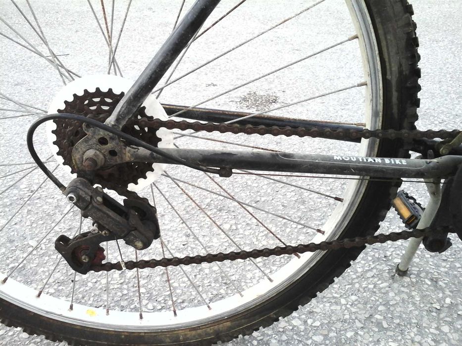 Bicicleta de montanha BTT roda 26" em estado razoavel