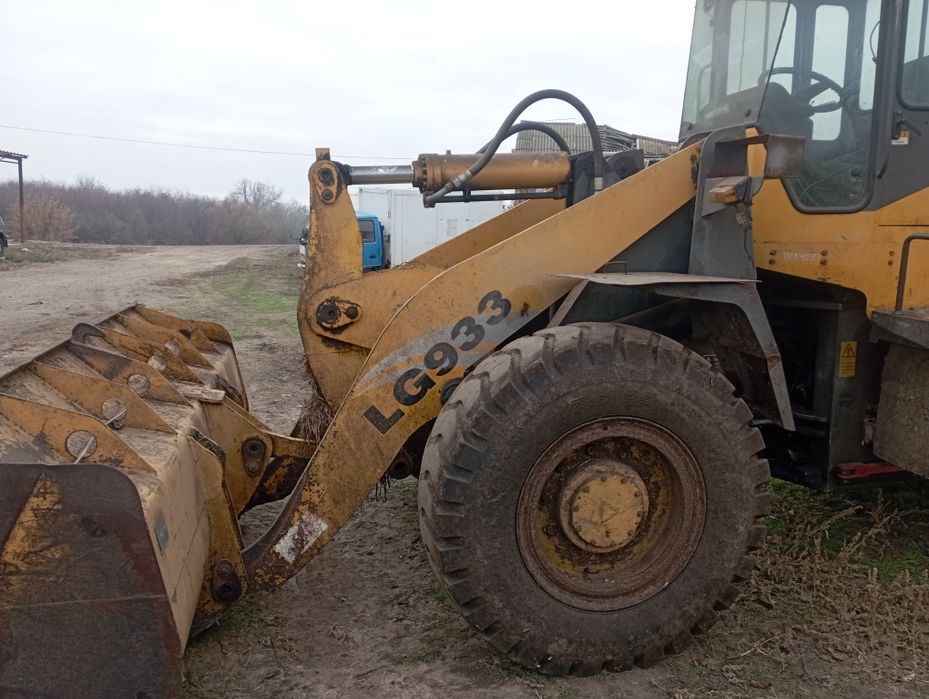 Фронтальный погрузчик SDLG 933L