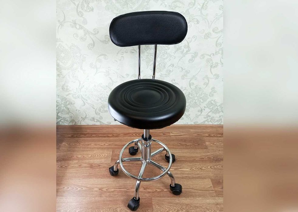 Стілець офісний комп'ютерний на колесах Salon-17 крісло для майстра