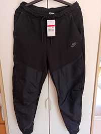 (r. L) Nike Sportswear Tech Fleece Cordura Joggers spodnie DR6171,-010