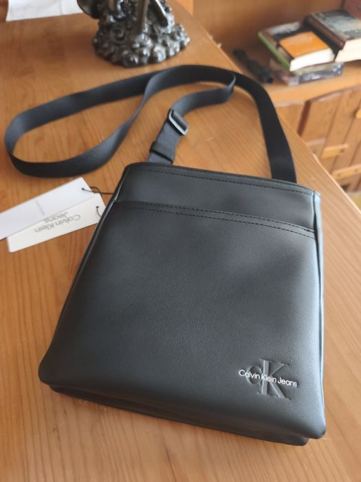 Calvin Klein Mala Tiracolo Preta .