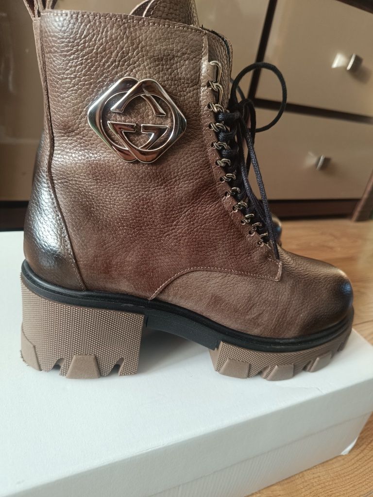 Buty na koturnie
