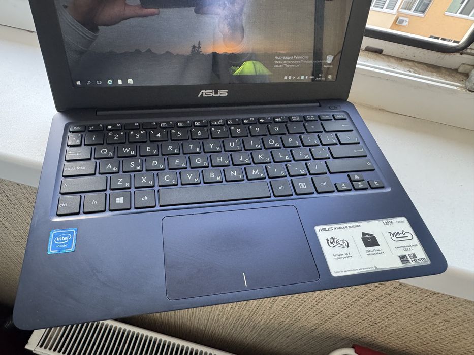 Продам ноутбук Asus E202S 11.6