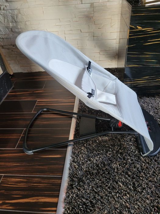 Leżaczek BABYBJORN BALANCE soft mesh  bujaczek