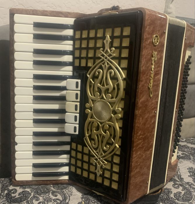 Акордеон.         .