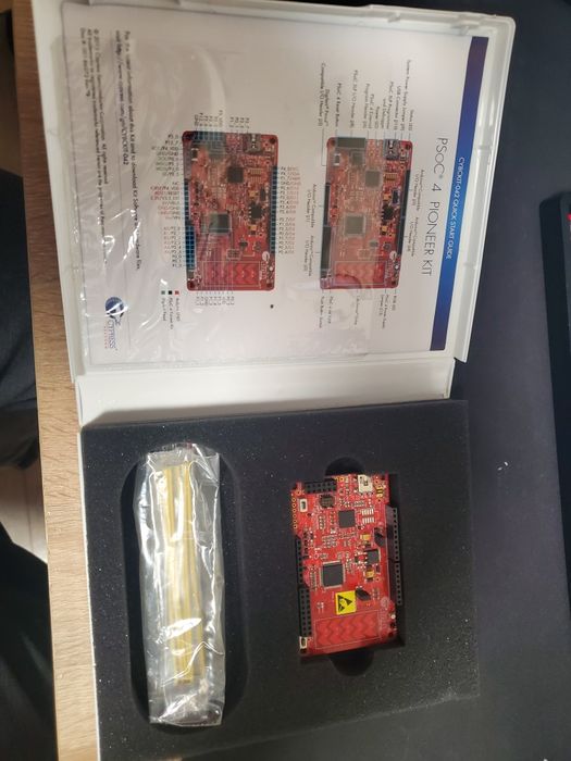 Мікроконтролер плата розробки Cypress PSoC 4 Pioneer Kit (CY8CKIT-042