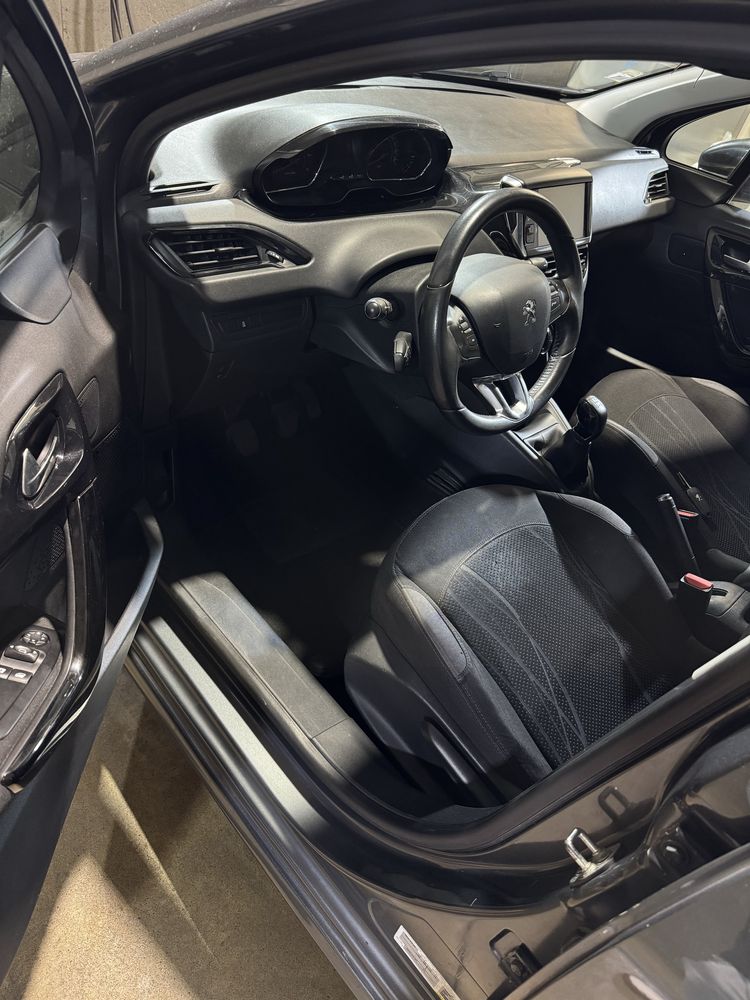 Peugeot 208 1.2 VTI ** 89000KMS** NACIONAL // DISTRIBUIÇÃO MUDADA