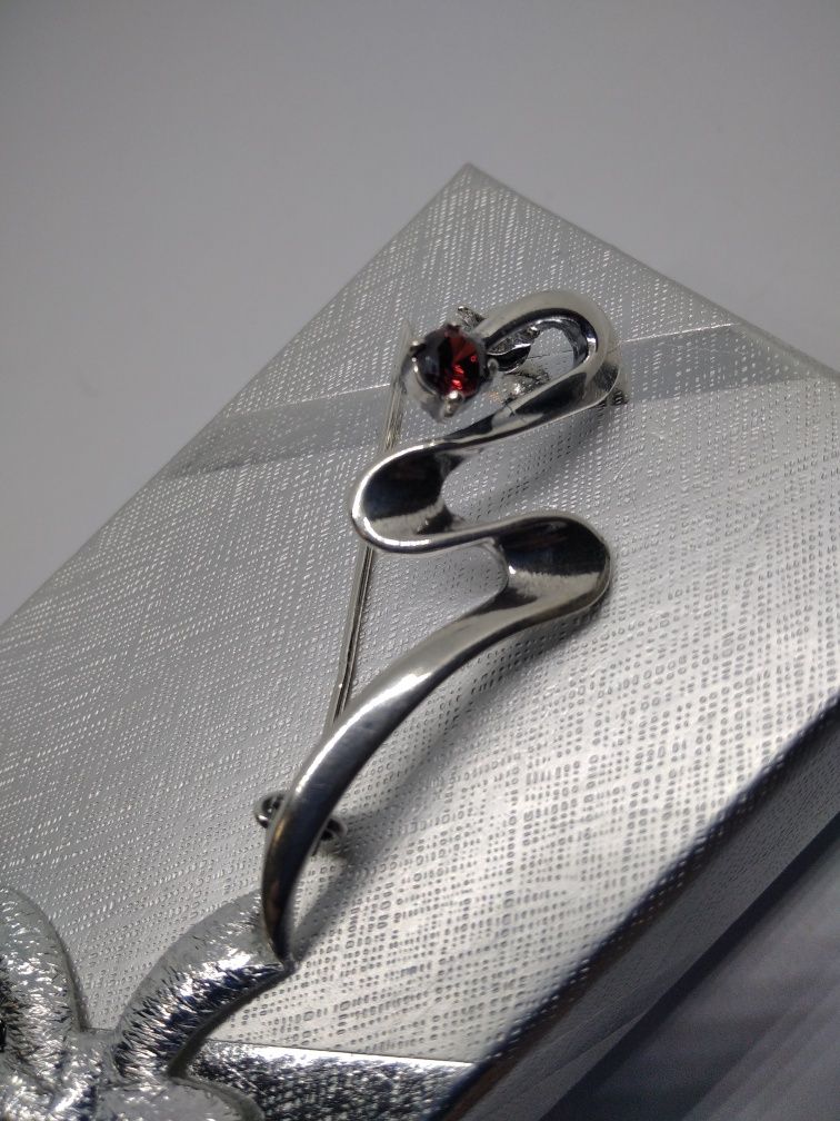 Srebrna broszka z kamyczkiem srebro 925   172