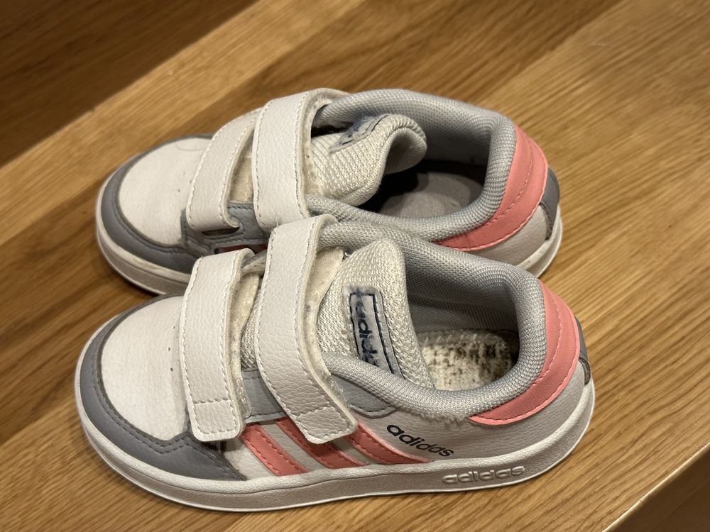 Buty marki adidas dziecięce