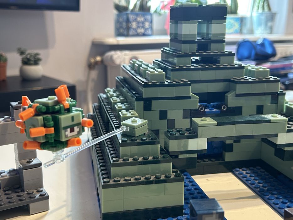 Lego Minecraft 21137 oraz 21136