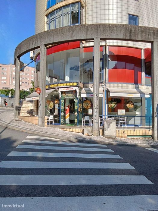 Aprazível restaurante em zona movimentada, para trespasse